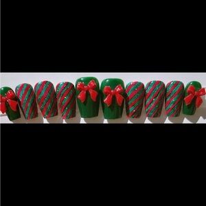 Festive Green and Red Bow Nail Set
